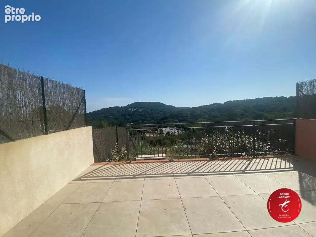 RDC  - Maison à LA GARDE-FREINET