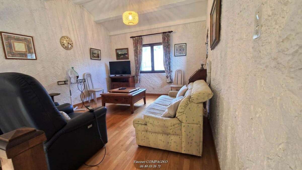 Maison à ESPARRON-DE-VERDON