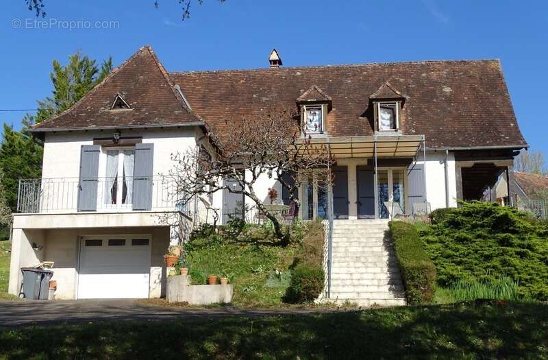 Maison à CONDAT-SUR-VEZERE