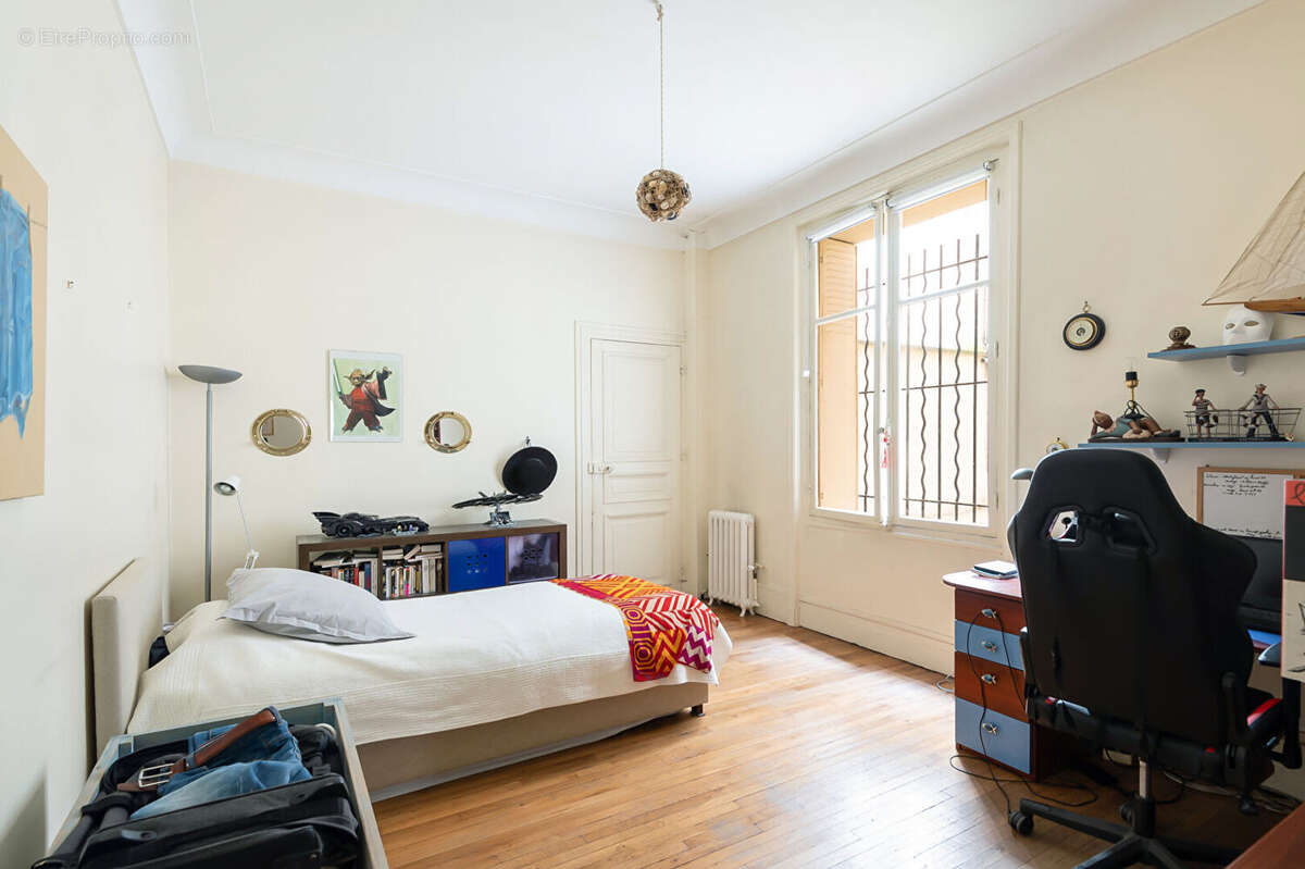 Appartement à PARIS-7E