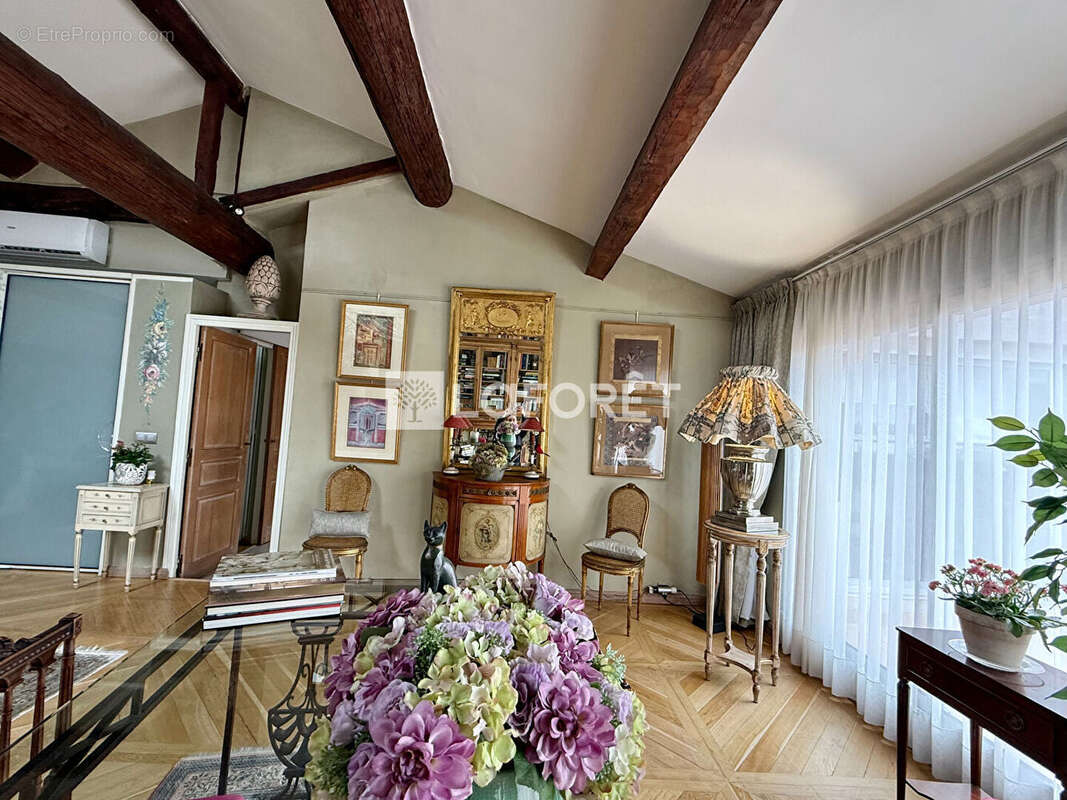 Appartement à MARSEILLE-1E