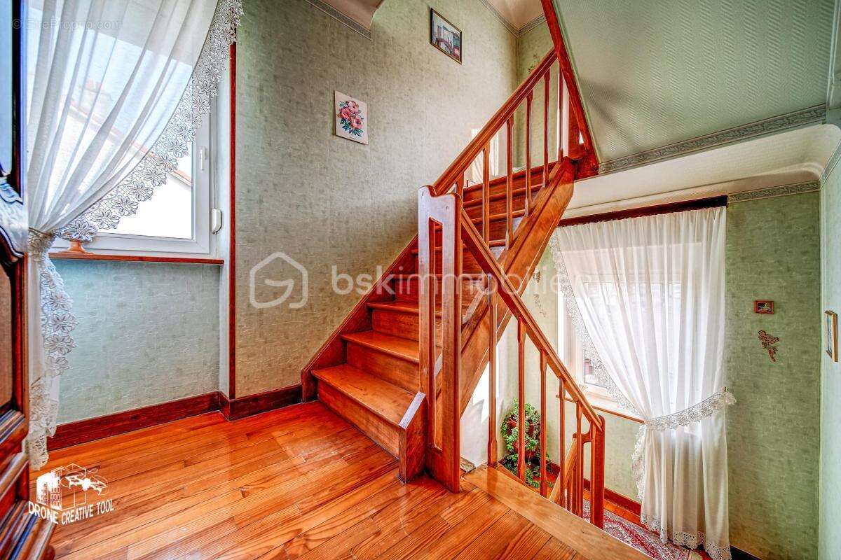 Maison de ville F5 de caractère – 113 m² – Sous-sol complet – Garage 2 voitures - photo 15