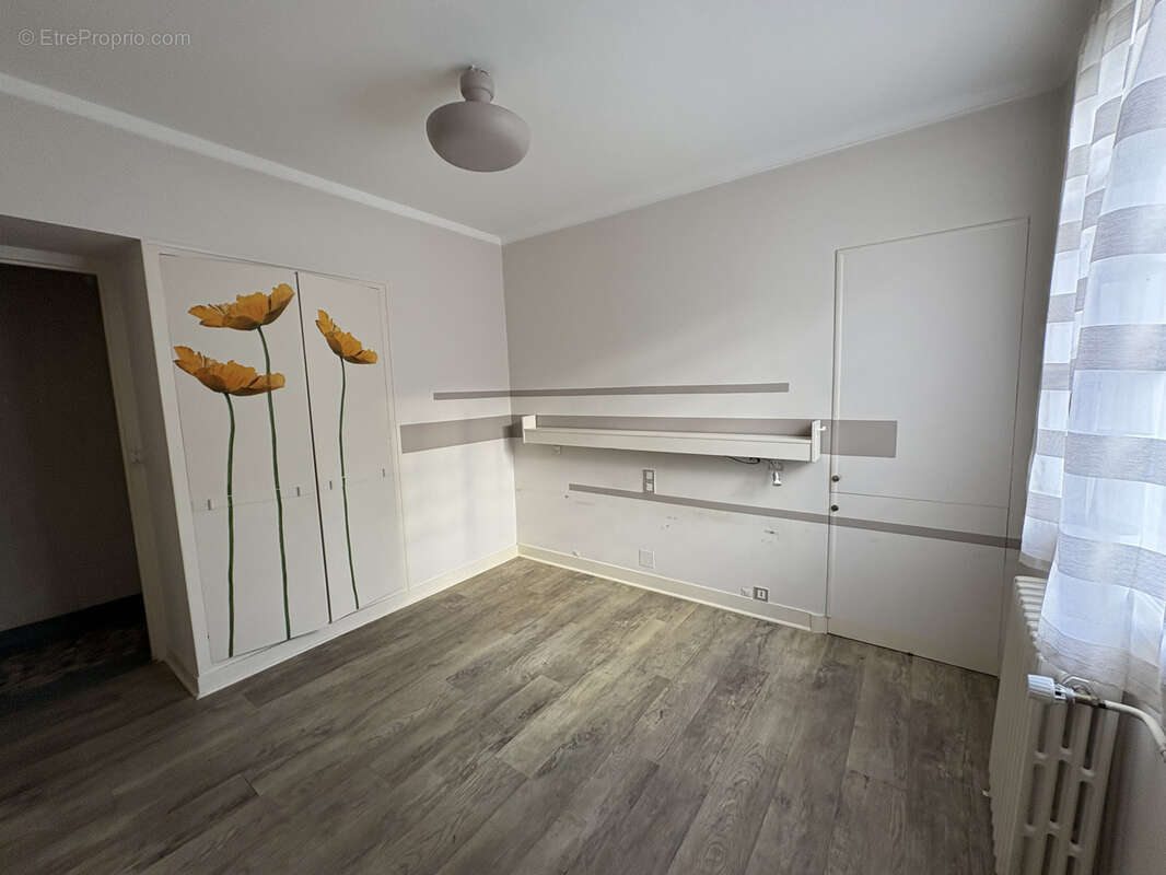 Maison à AMBRIERES-LES-VALLEES