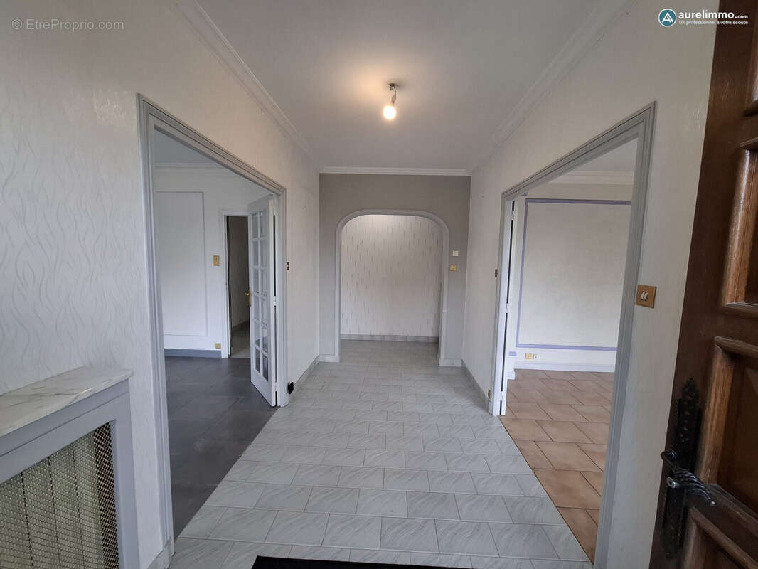 entrée - Maison à NERIS-LES-BAINS