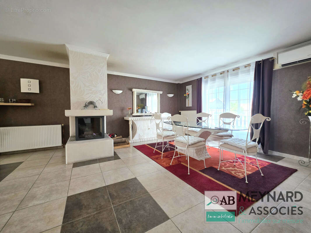 Pézarches   Maison à vendre familiale 273 m2 avec espace bien-être et sous-sol total - photo 3