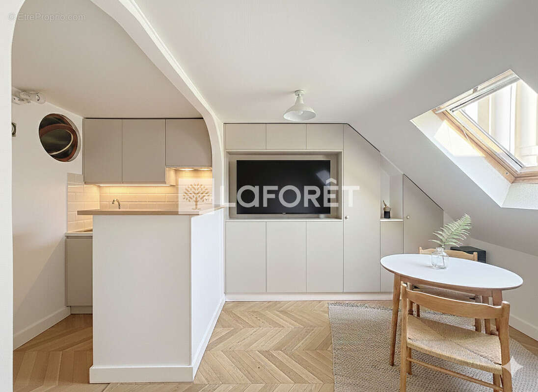 Appartement à PARIS-8E