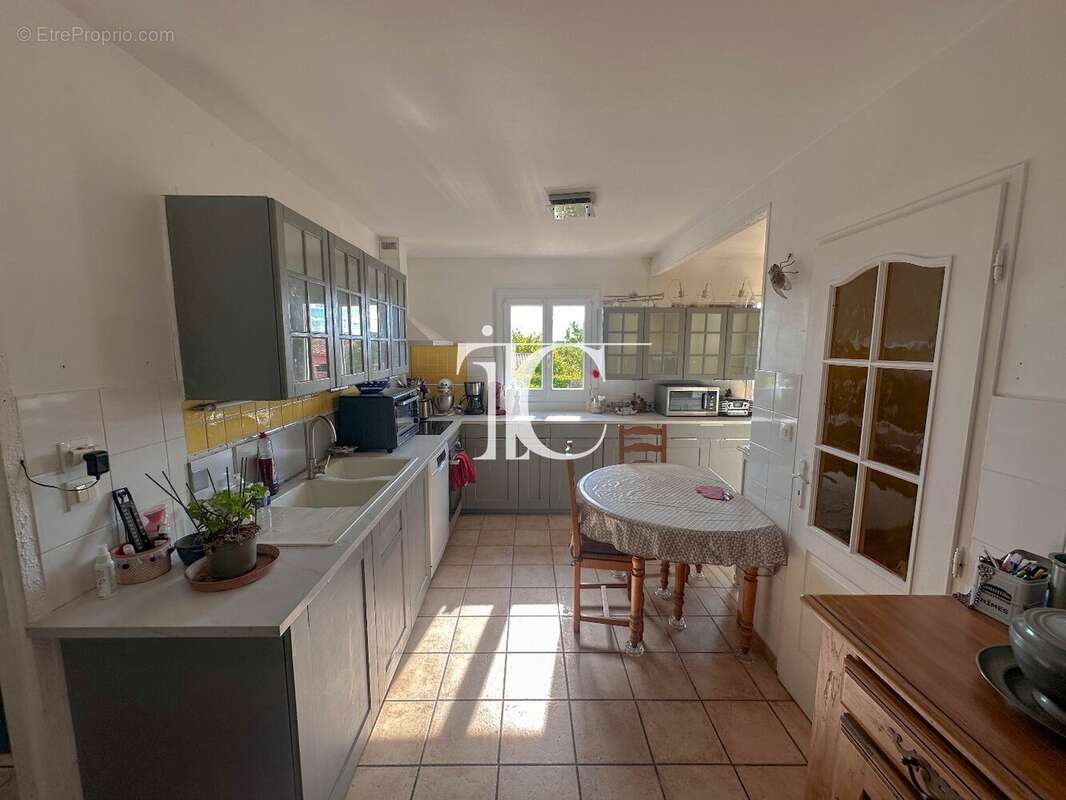 Maison à SAINT-VICTOR-DE-MALCAP