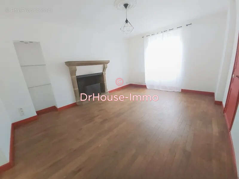 Maison à LOUVIGNE-DU-DESERT