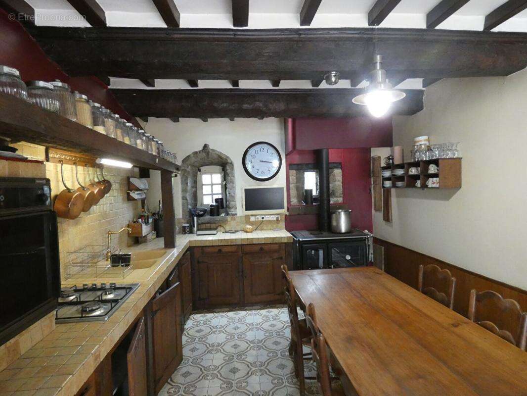 En Basse Normandie : Manoir de 331m2 de 8 pièces sur plus de 6 hectares ! Belle rénovation ! - photo 5