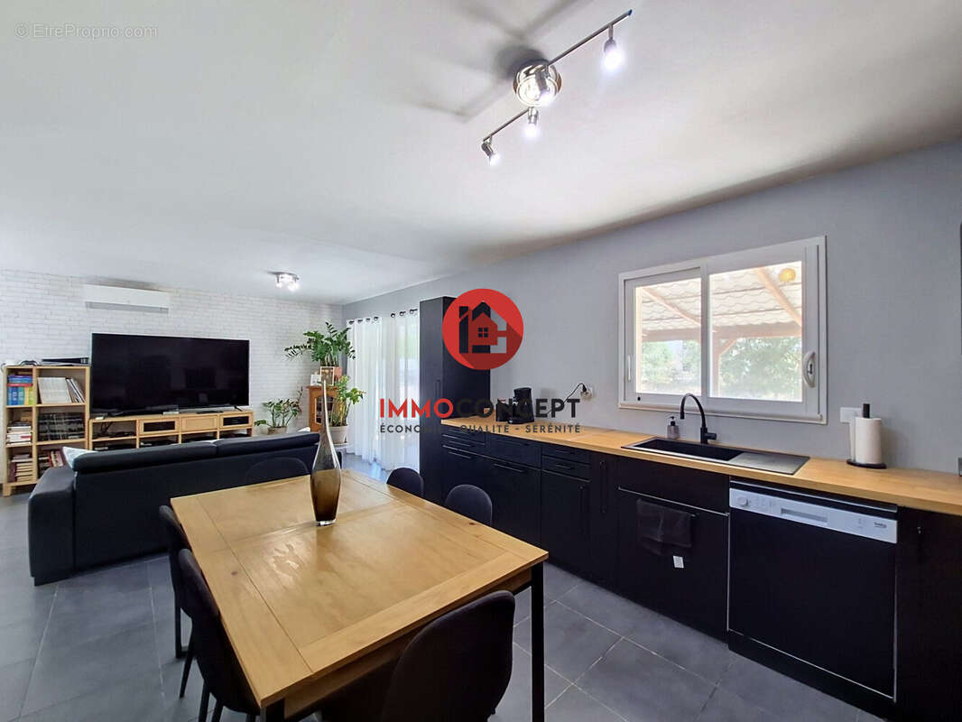 Maison 84 m² à Montfaucon  - photo 4