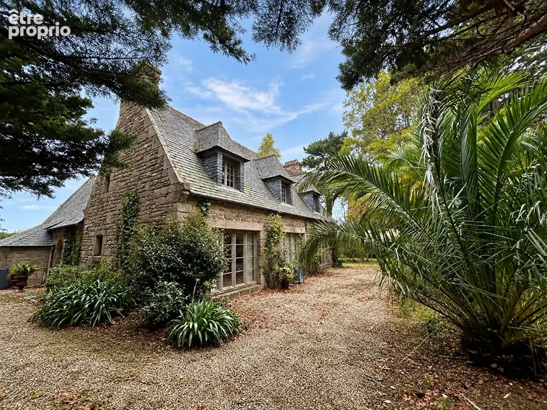 FINISTÈRE: Saint-Pol-de-Léon. Maison de prestige rénovée à 450 m de la plage - photo 2