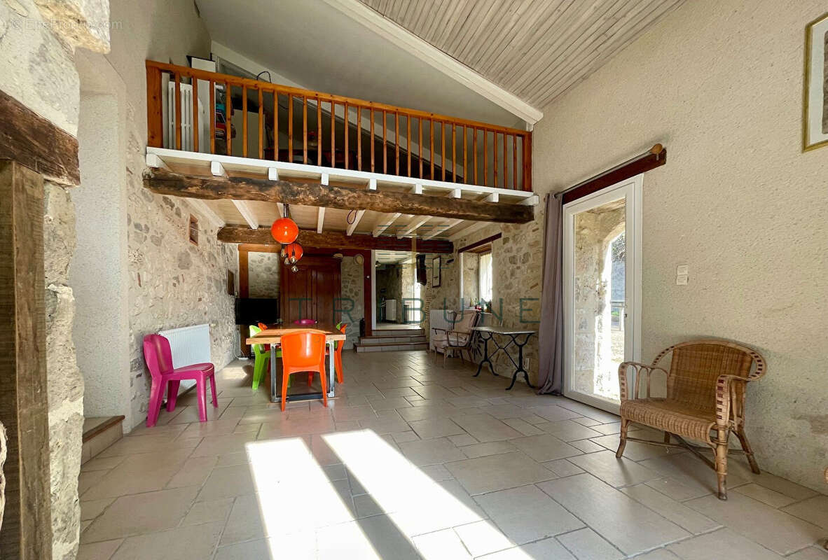 Maison à COLAYRAC-SAINT-CIRQ