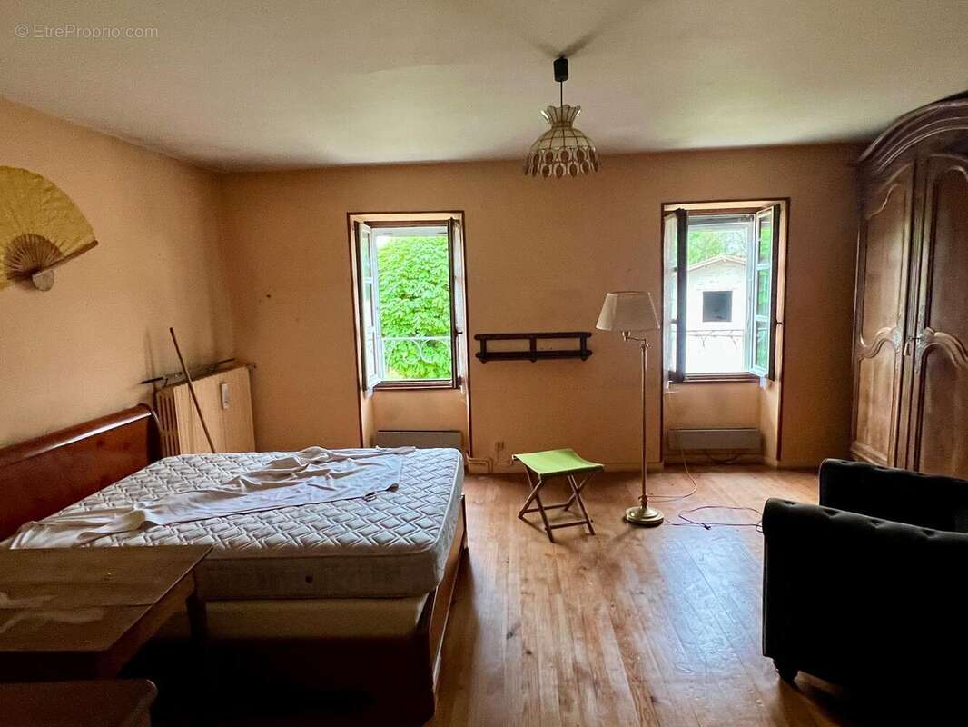 Maison 262 m² à Saint-Loup  - photo 7