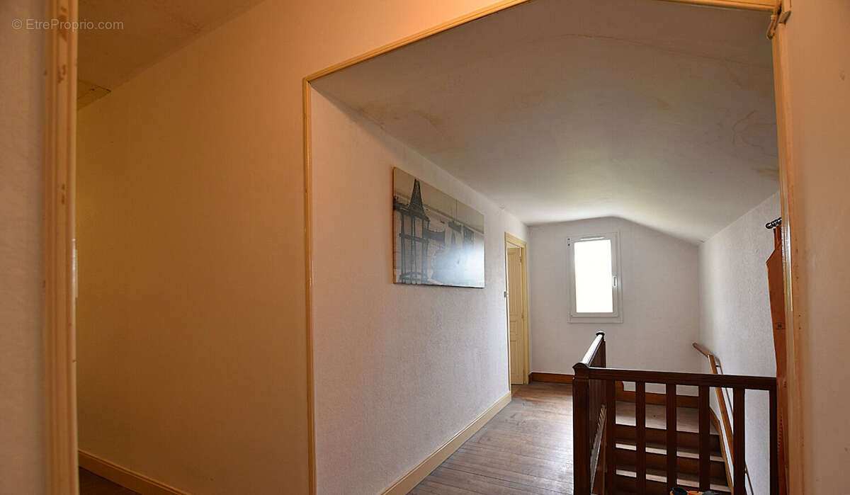 Charmante maison de bourg avec cinq chambres et dépendances sur parcelle de 790 m² : - photo 8