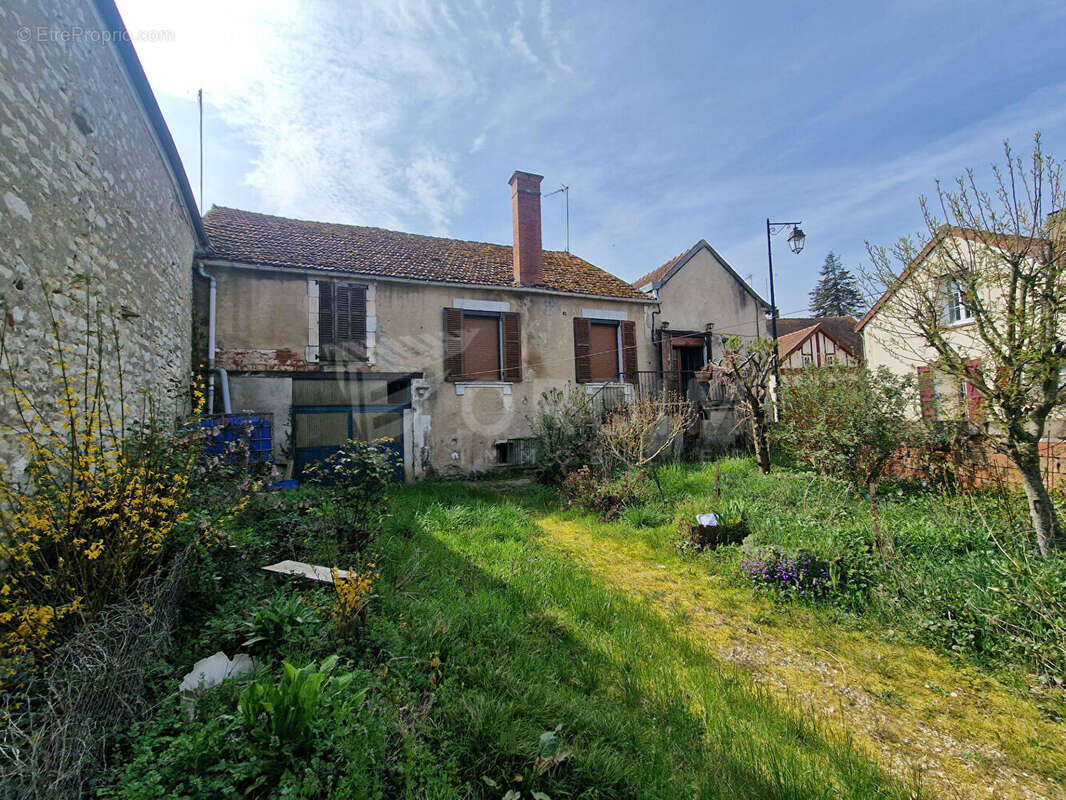 Maison à GY-L'EVEQUE