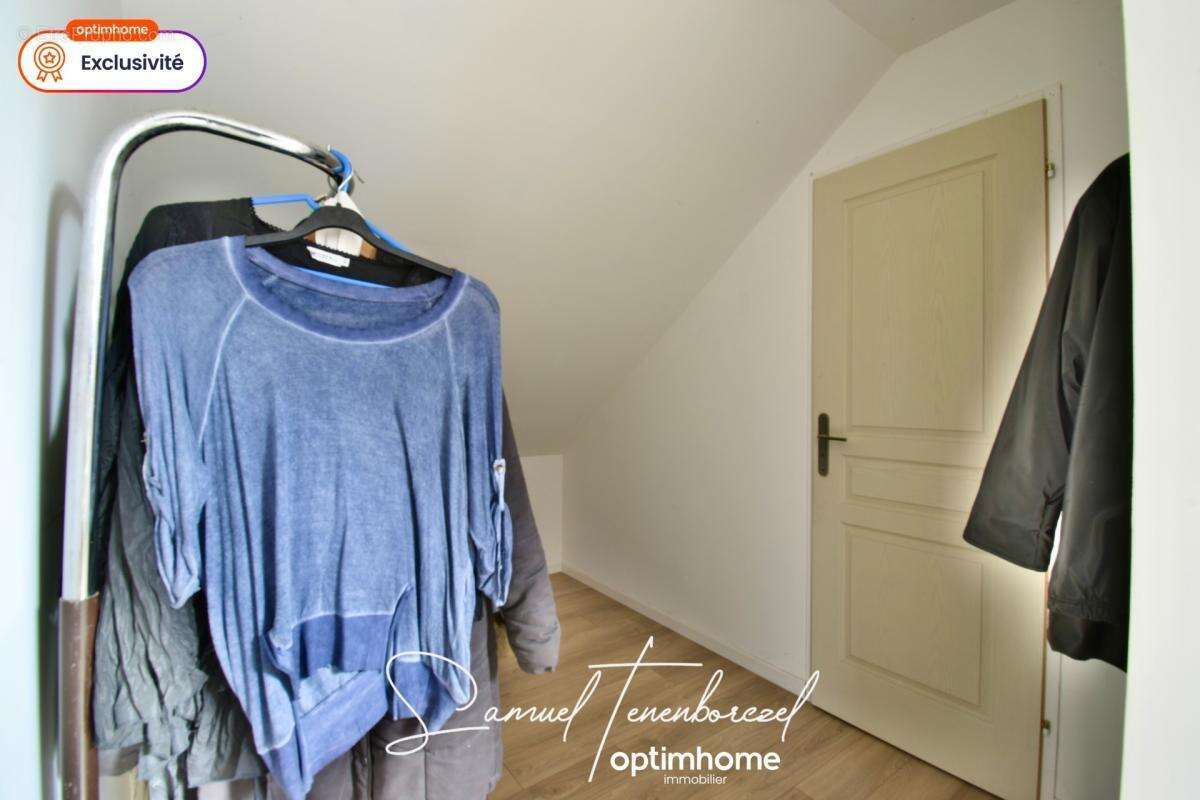Maison familiale de 196 m² avec 4 chambres, double garage et grand terrain – Beuzeville (27210) - photo 12