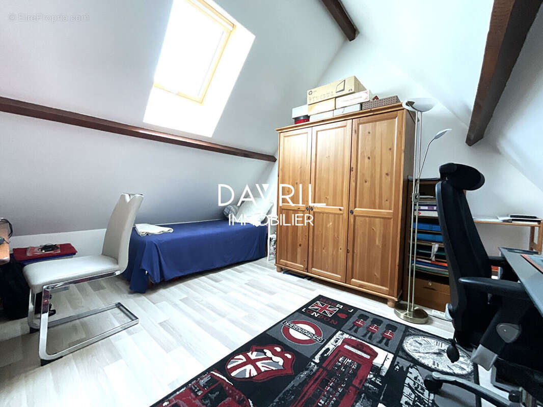 Maison à CHANTELOUP-LES-VIGNES