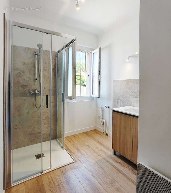 SALERNES appartement rénové, 2 pièces de 53.50 m² avec terrasse. - photo 4