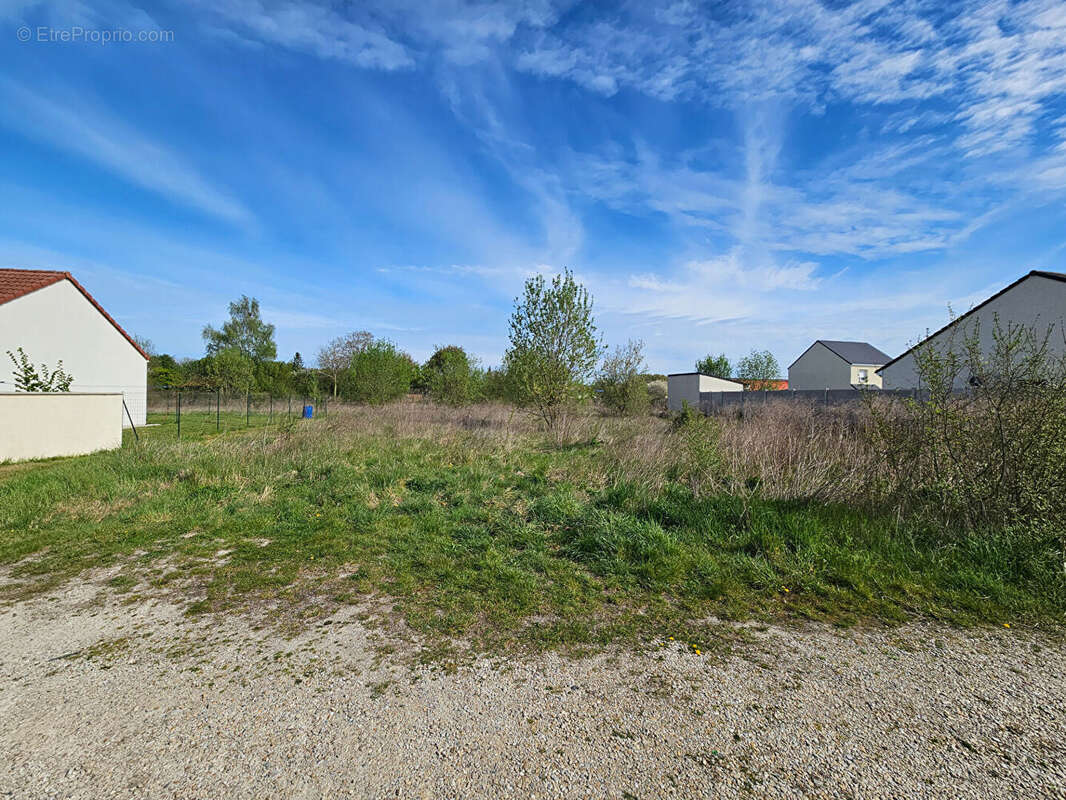 Terrain à ROMILLY-SUR-SEINE