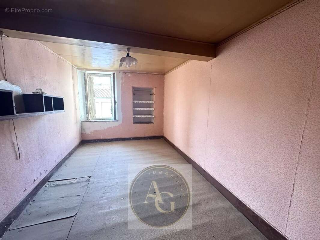 Appartement à MAS-SAINTES-PUELLES