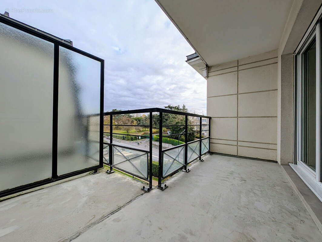 Appartement à SARTROUVILLE