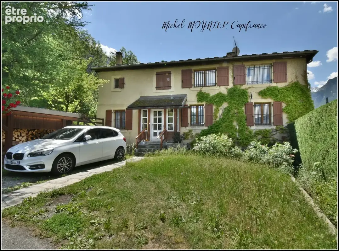 À L’Argentière-la-Bessée, maison de caractère sur plus de 2 500 m² de terrain, volumes, annexes et vraie présence - photo 2