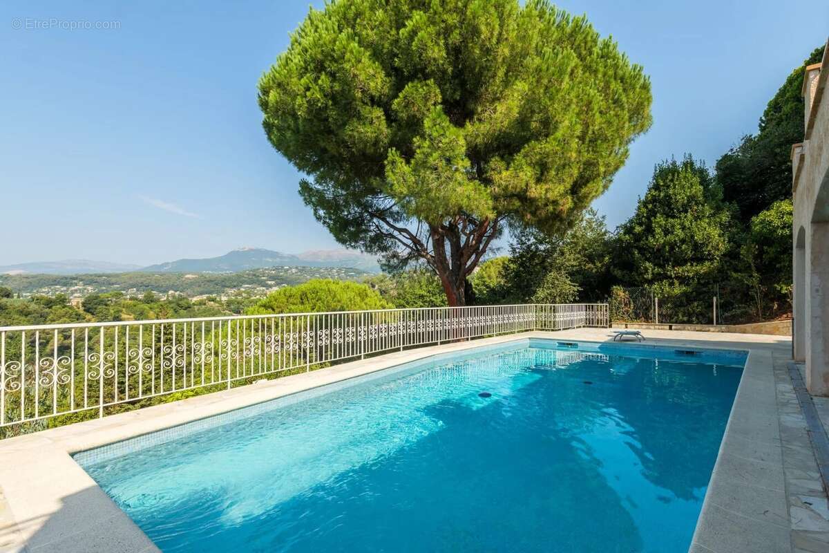 À vendre – Spacieuse villa familiale avec piscine à Saint-Paul de Vence - photo 41