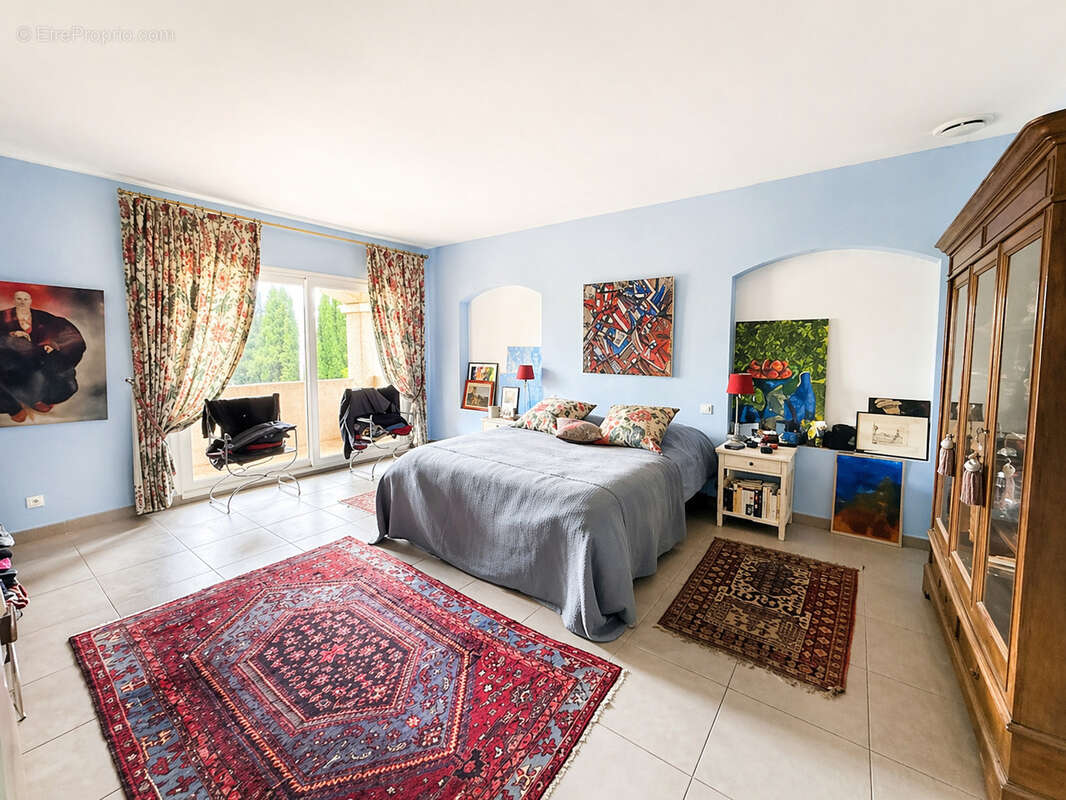 Maison à SAINT-CLEMENT-DE-RIVIERE