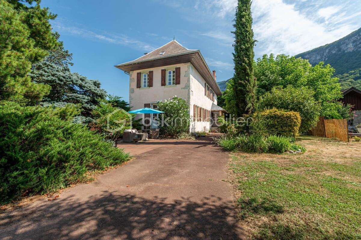 Belle maison de Maître de caractère / Terrain arboré / Sous-sol complet - photo 2