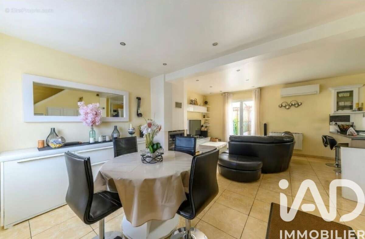 Photo 2 - Maison à CLAYE-SOUILLY