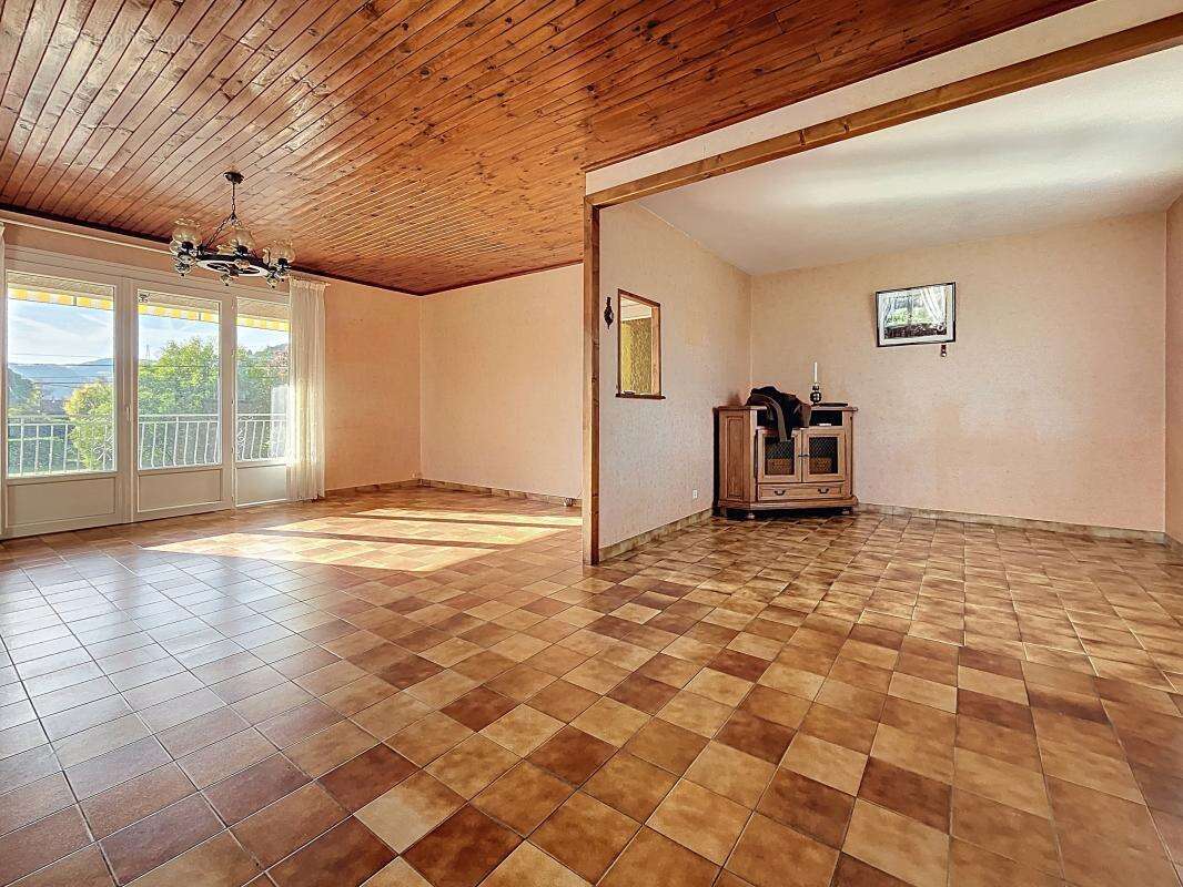 Maison à SAINT-JEAN-DE-MUZOLS