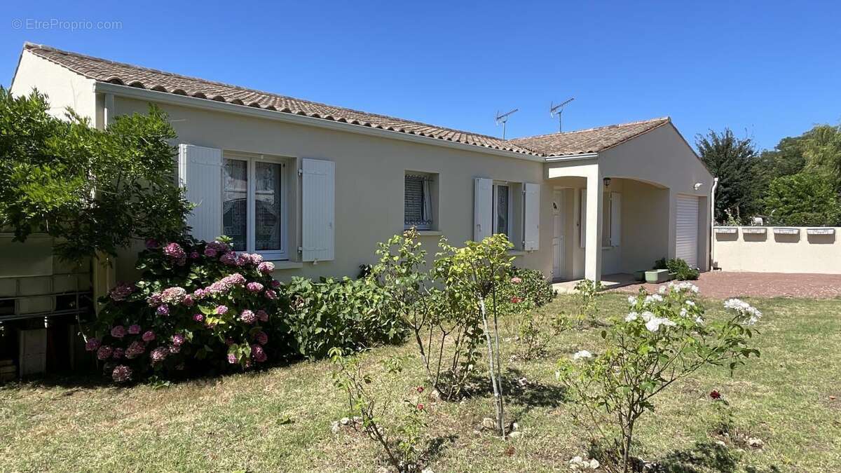 Maison 93 m² à Saint-Laurent-De-La-Pree  - photo 6