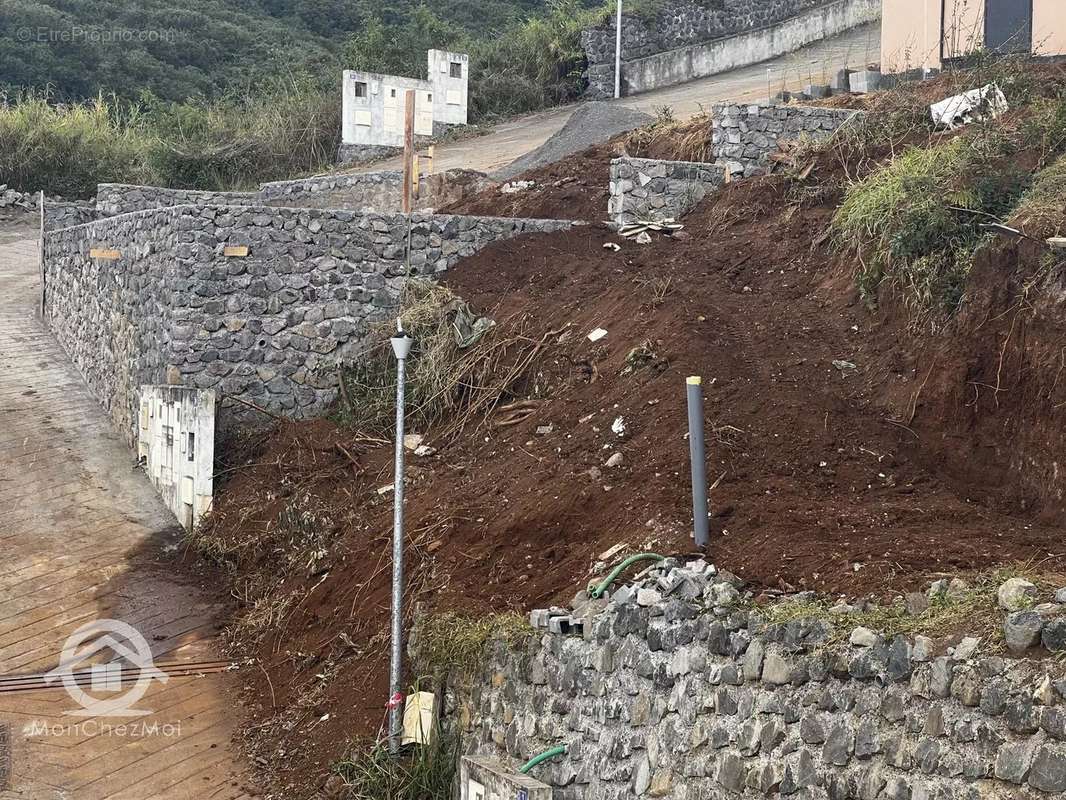 Terrain à LA POSSESSION