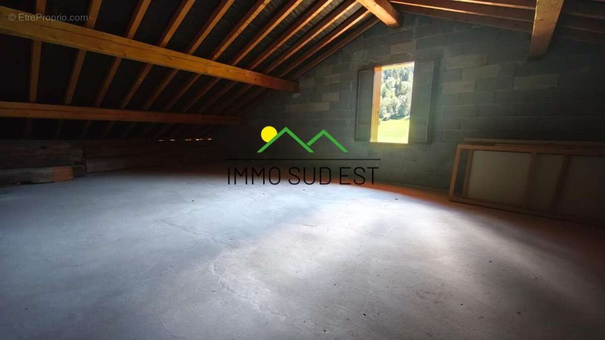 Maison + grange + terrain plat constructible - photo 10