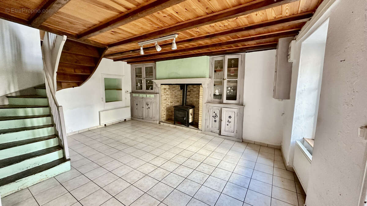 Maison à CHAMPAGNAC-LE-VIEUX