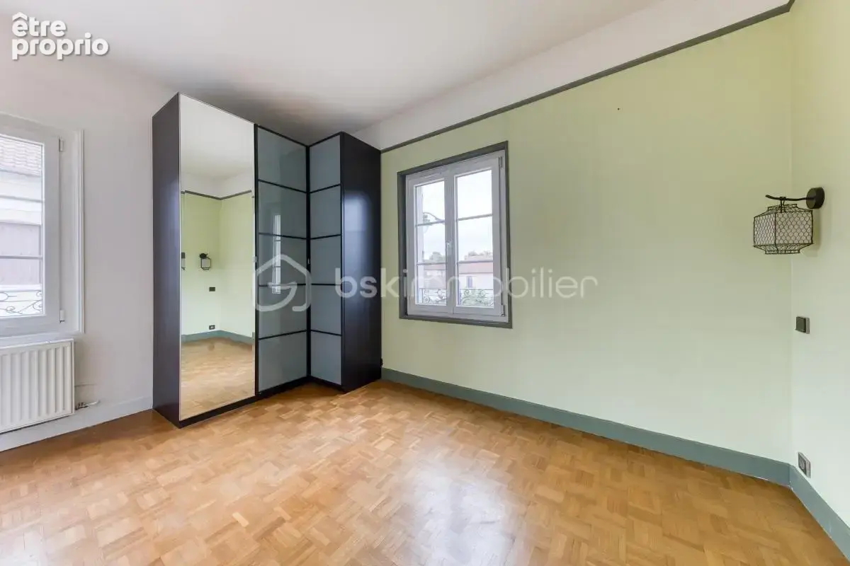 Maison menier familiale, sans mitoyennete, avec 4 chambres, dépendance, garage et cave total - photo 9