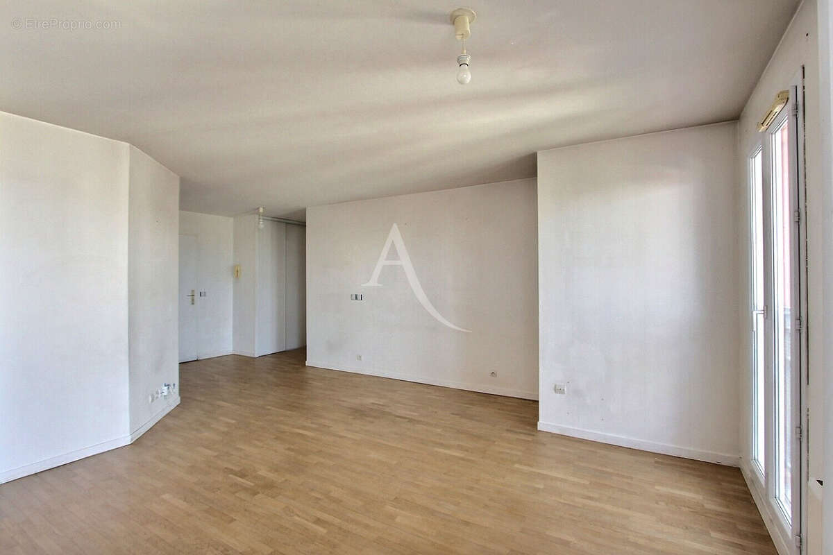 Appartement à VILLENEUVE-LA-GARENNE