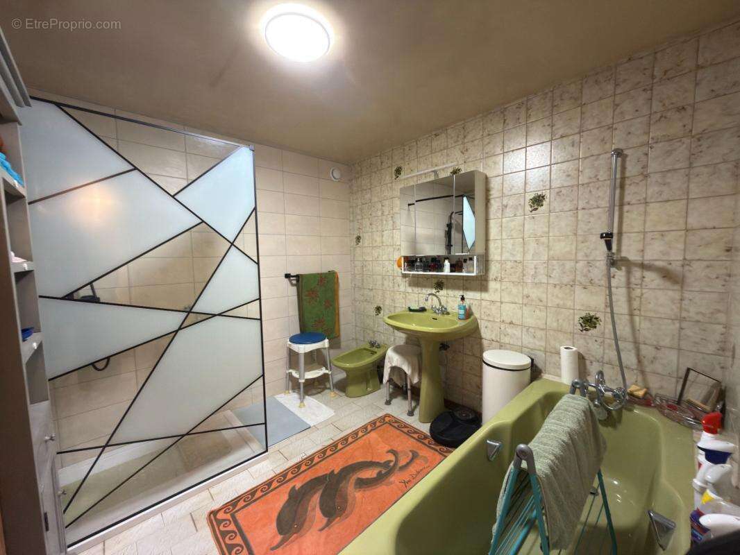 Maison en pierre avec 350 m² de dépendances, jardin et terrasse – Genevrières (52) - photo 11