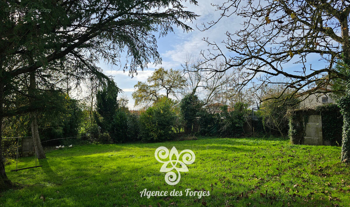 Terrain à LA REGRIPPIERE