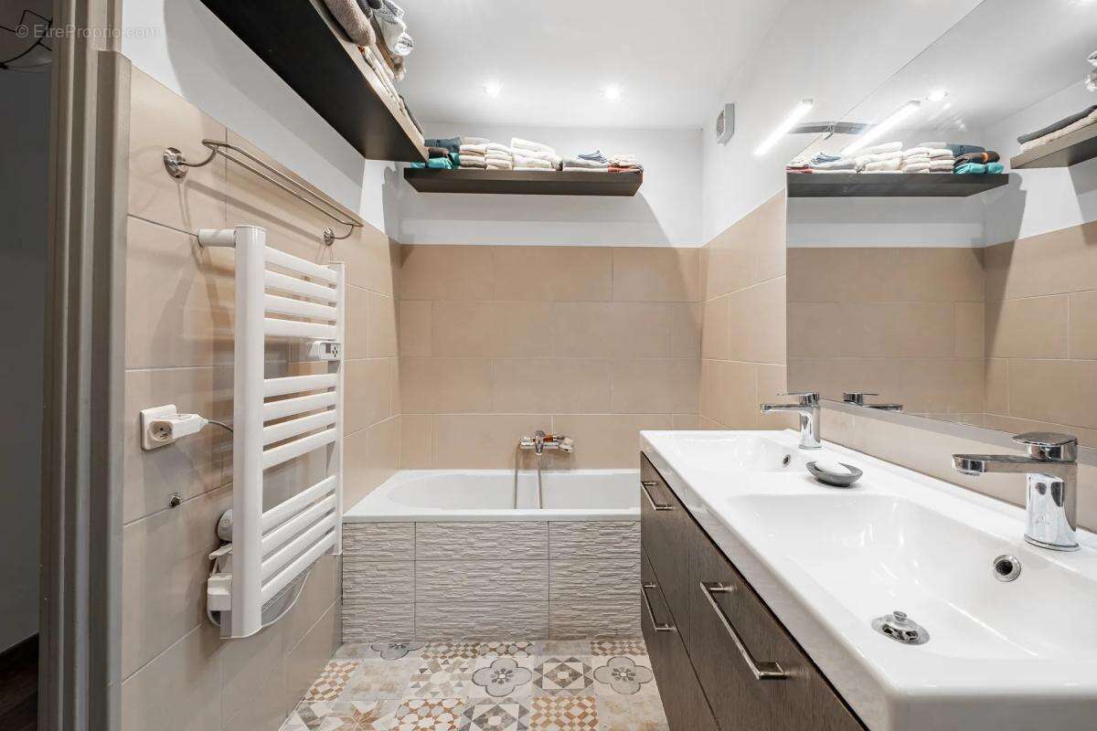 Appartement à COGOLIN