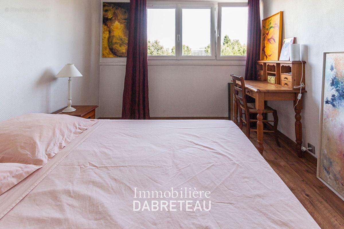 Rue du Luizet - T3 traversant avec balcon, stationnement et cave - photo 15