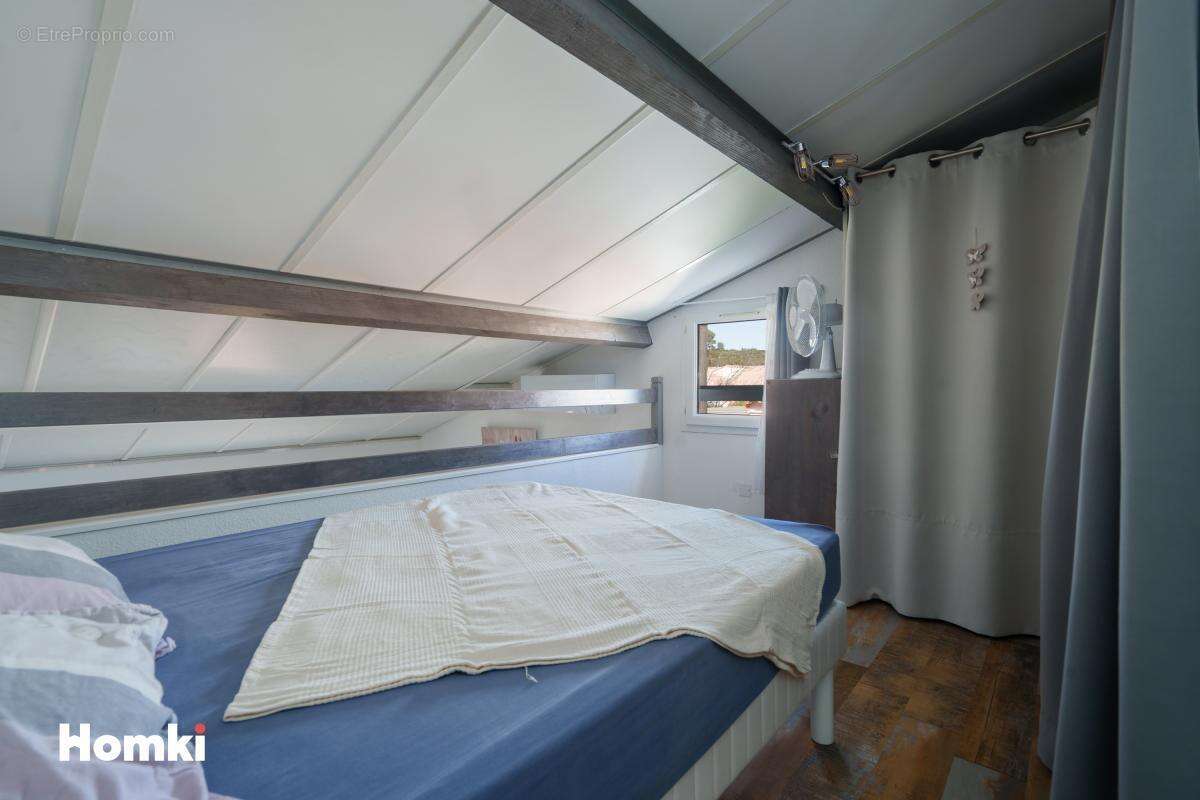 Maison à VIC-LA-GARDIOLE