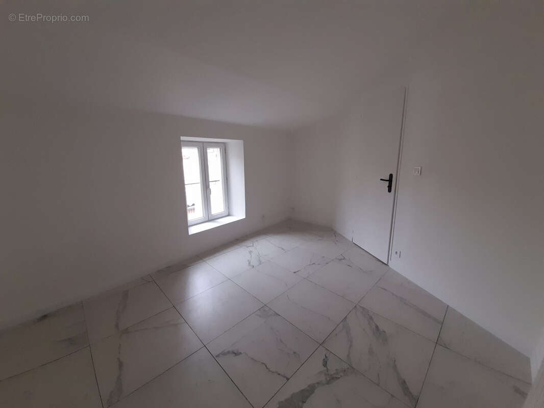 Maison à L'ILE-D'ELLE