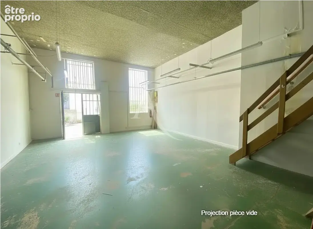 Local d'activité à transformer en loft de 70 m2 - photo 2