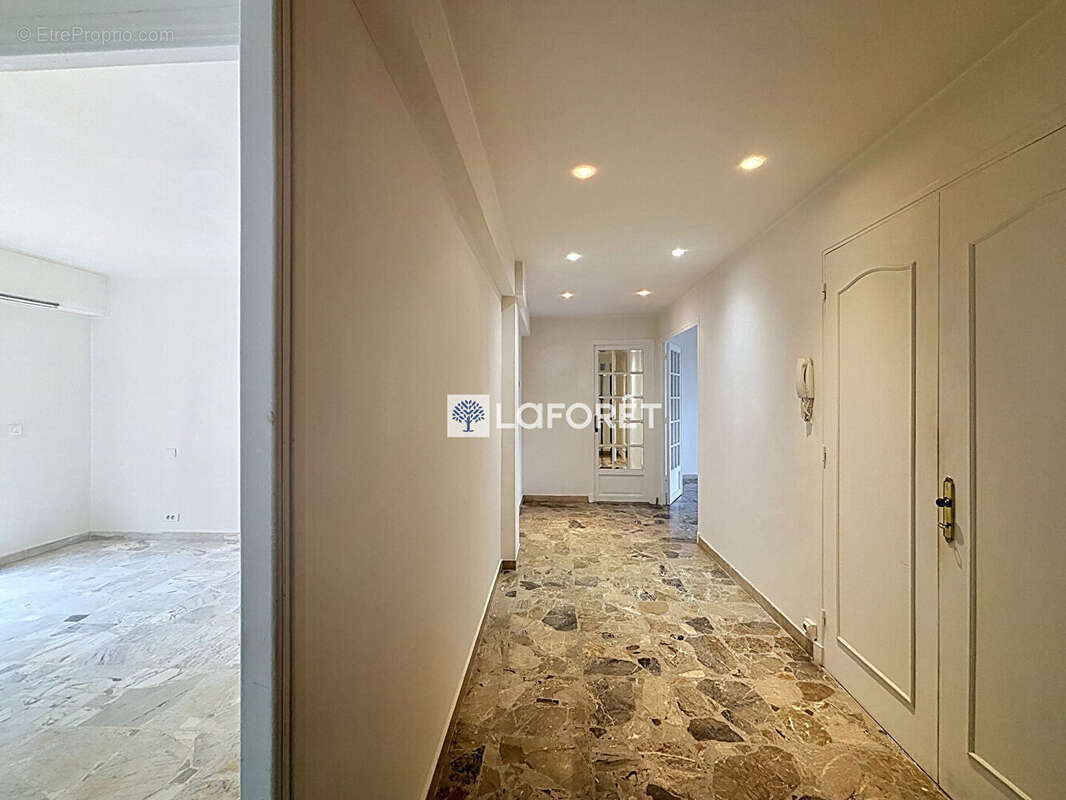 Appartement à ROQUEBRUNE-CAP-MARTIN