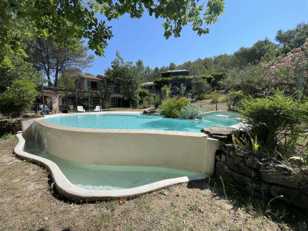Maison 265 m² à Rognes  - photo 29