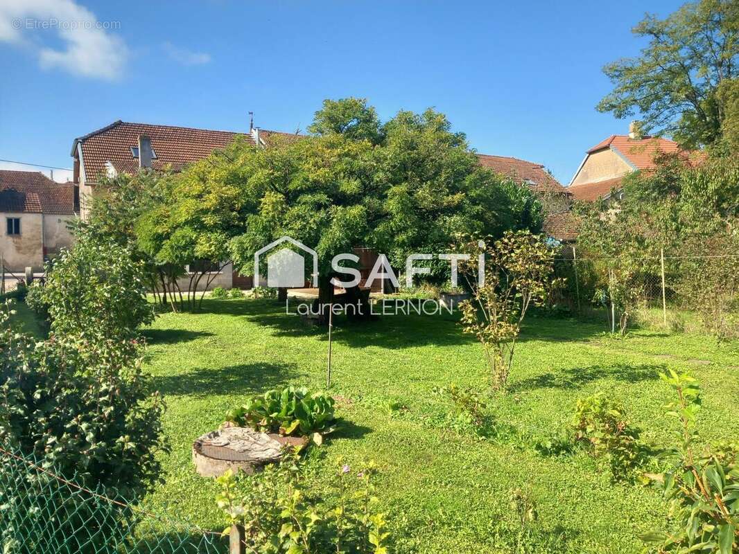 Photo 2 - Maison à COMBEAUFONTAINE