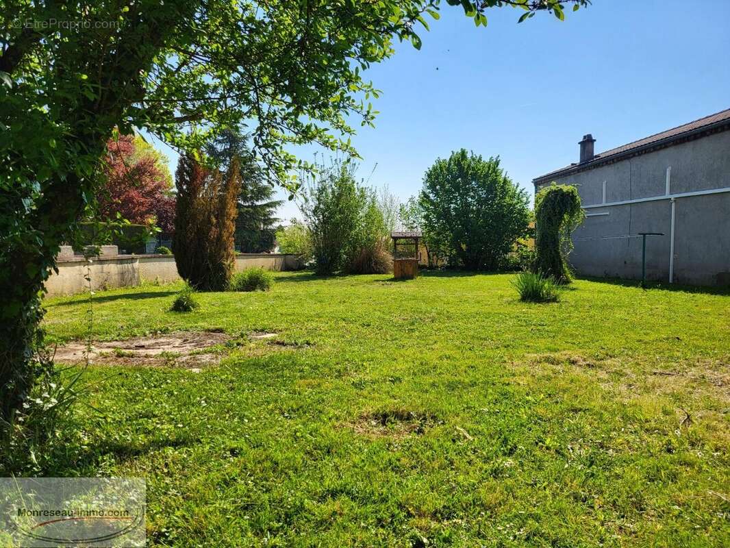 Ensemble Immobilier : 2 logements + dépendances + jardin (constructible) - photo 2