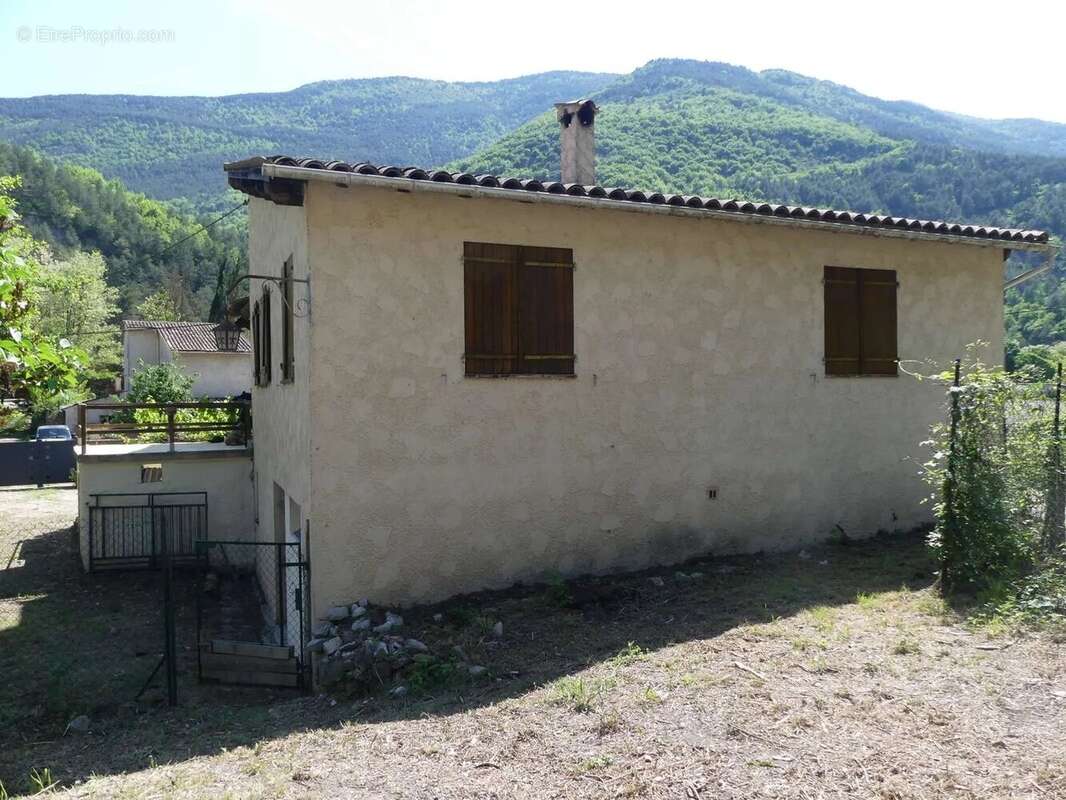 Maison à PUGET-THENIERS