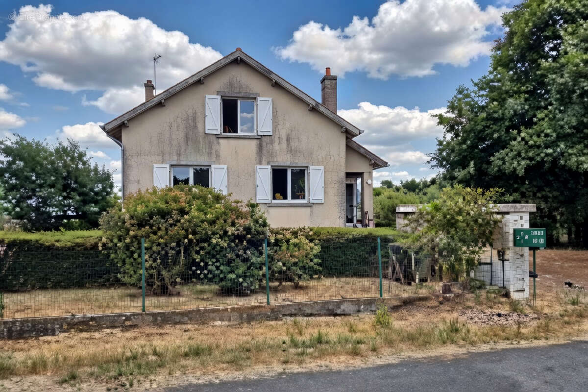 Maison à BONNEUIL-MATOURS